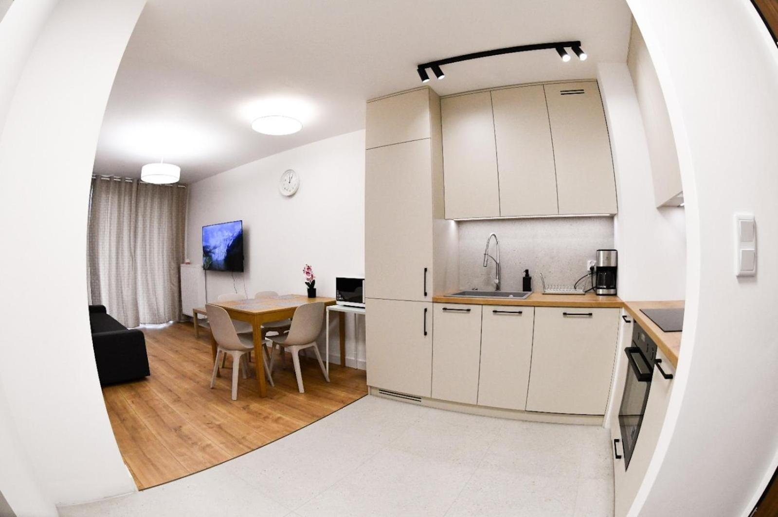 Elegant Two-Room Apartment, Sleeps 4, Near Turon Arena, With Balcony Cracóvia Exterior foto